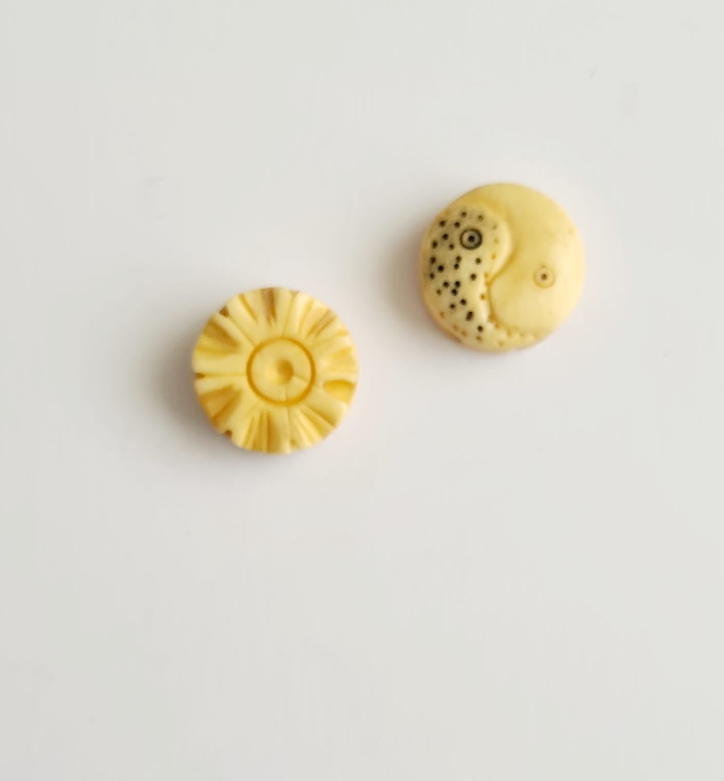 Colgante yin yang con flor 1,7 cm (unidad)