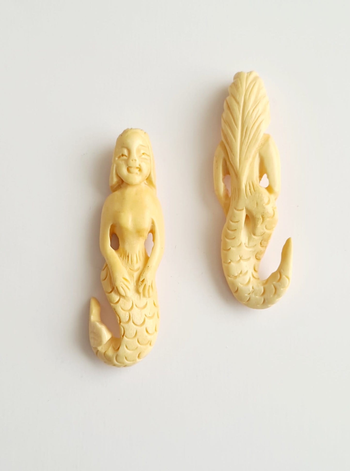 Colgante sirena. 57x17x0,9 cm (unidad)