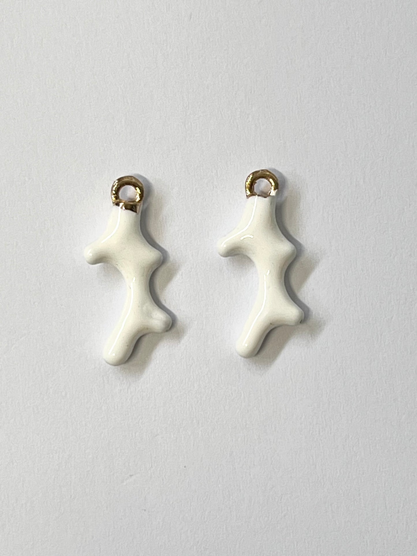 Colgante coral blanco 21x9mm (par)