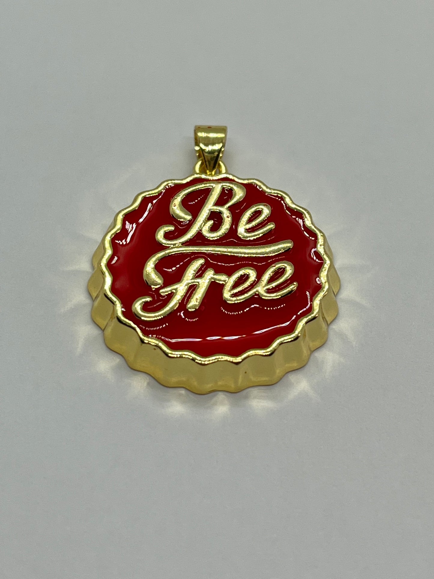 Colgante tapa de botella roja