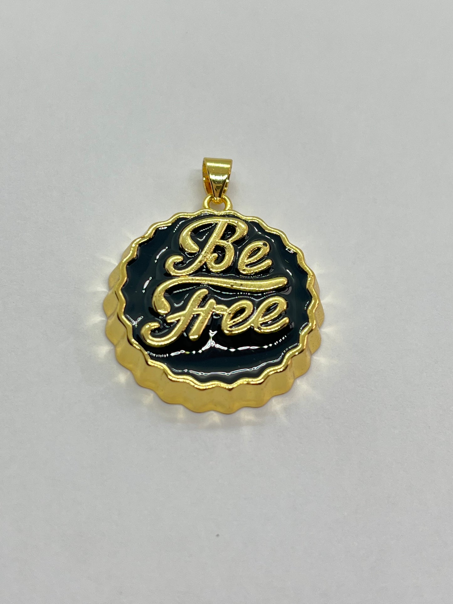 Colgante tapa de botella negra