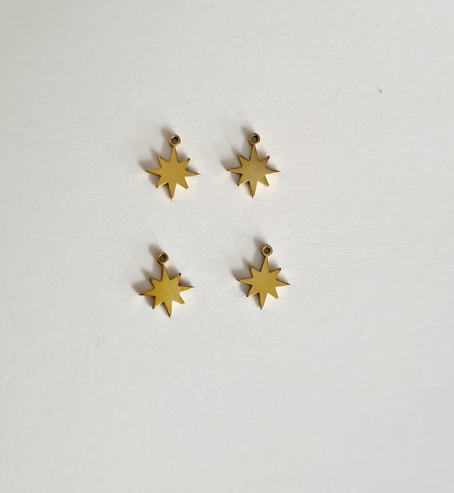 Colgante mini Estrella del Norte 10x10 mm (4 unidades)*